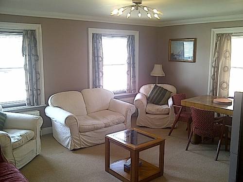 Cross Arms Hotel
