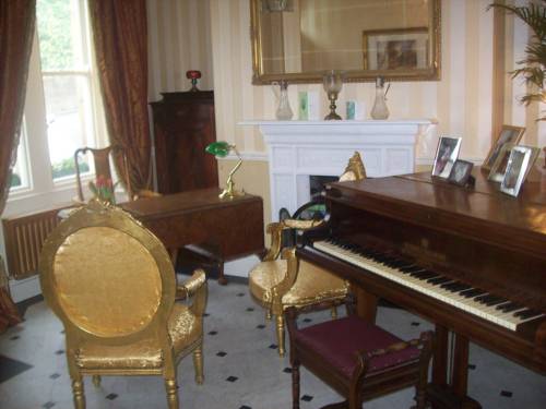 Roxbro House