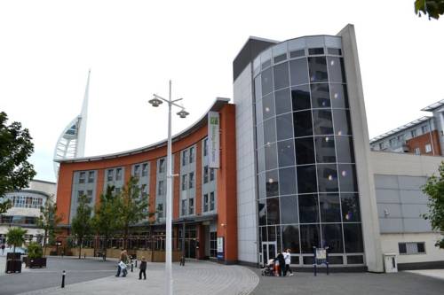 Holiday Inn Express Portsmouth Gunwharf Quays