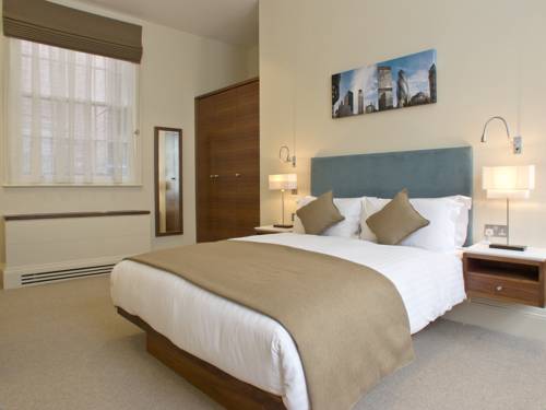 Suffolk Lane Apartment by BridgeStreet