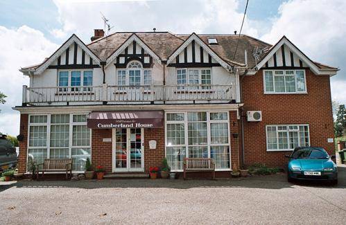 Cumberland House Gatwick B and B in 