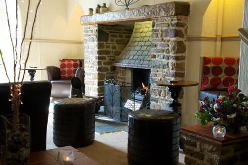 Tudor Lodge Inn