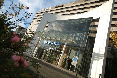 Novotel London West