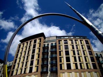 102 @ The Hayes