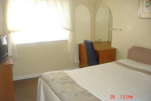 Elmhurst Hotel in 