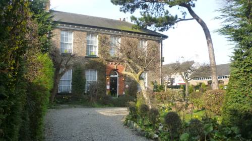 Holly Lodge