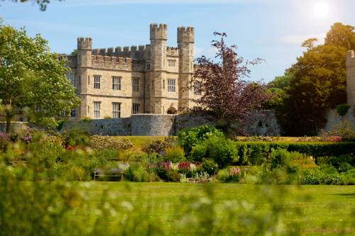 Stable Courtyard Bedrooms At Leeds Castle