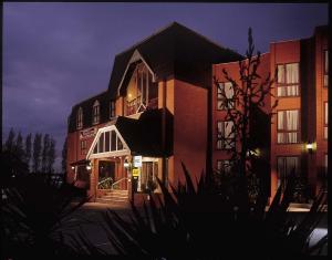Hillcrest Hotel and Restaurant