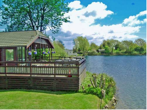 Lake Birds Lodge