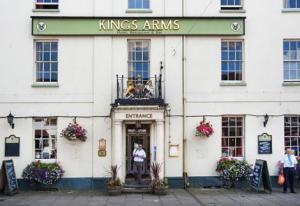 Kings Arms Hotel Bar and Restaurant