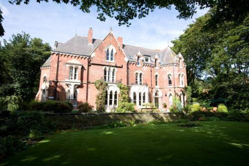 Cliff Lawn Hotel