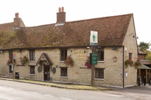 The Queens Head Hotel and Restaurant