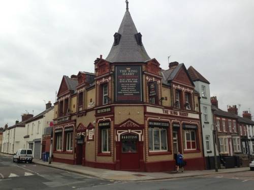 The King Harry Bar and Hostel