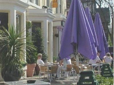 Whites Hotel