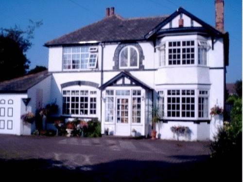 The White House Quality BandB Near Bham NecAirport