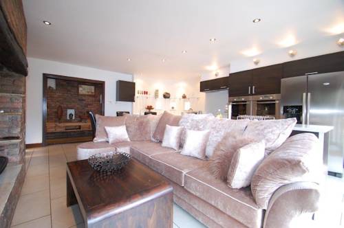 Knutsford Apartments