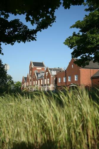 Hogs Back Hotel and Spa