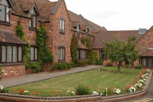 The Pear Tree Inn and Country Hotel