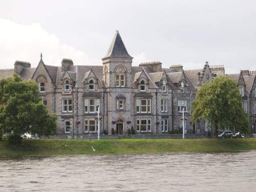 Inverness City Centre Hotels | Book Hotels Near River Nes