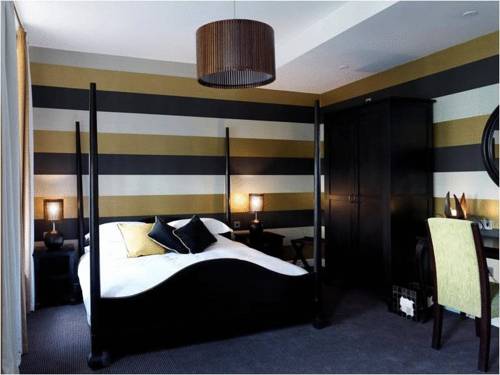 Hotel Saloon