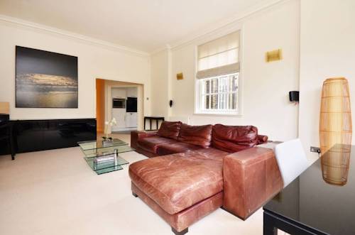 Sloane Flat