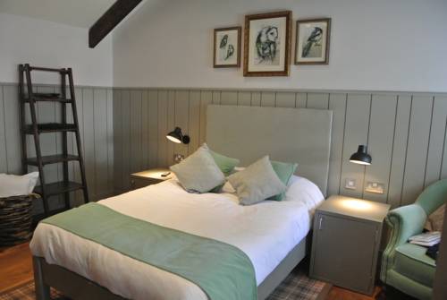 The Crown Pub, Dining and Rooms