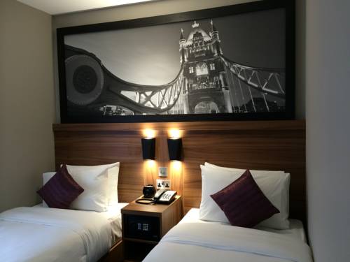 London Court Hotel