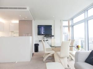 London's New Skyscraper Luxury 2BR