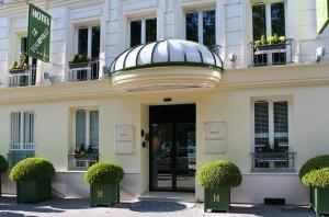 Hotels Accommodation Near Eiffel Tower Paris Le Tourville