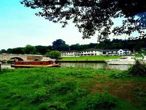 Shillingford Bridge Hotel and Restaurant