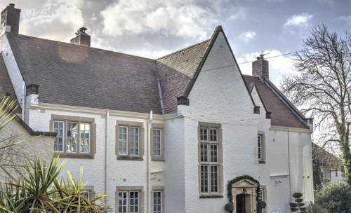 Holm House