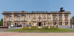 The Crown Hotel and Bistro