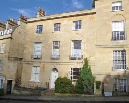 Lyncombe Apartment