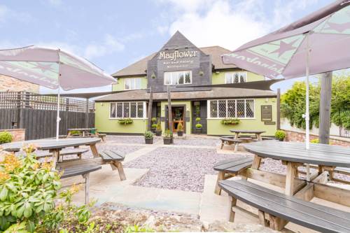 Mayflower Bar, Eatery and Boutique Inn