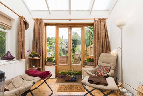 Three Bedroom House in Ealing