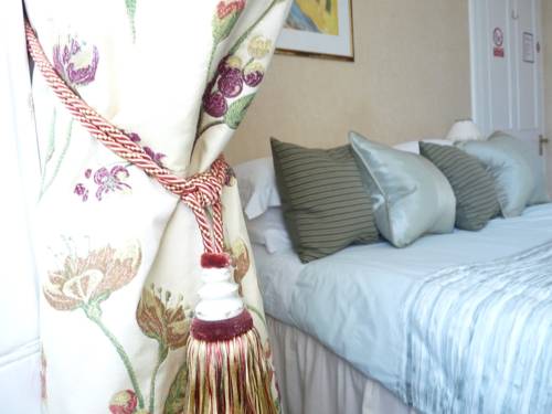 Pitcullen Guest House