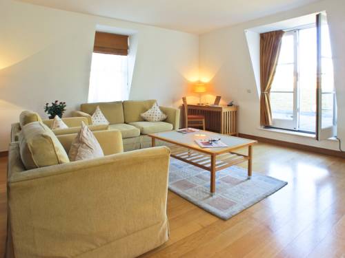 Kings Wardrobe Apartments by Bridgestreet