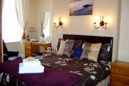 Lulu Fawlty Towers Hotel