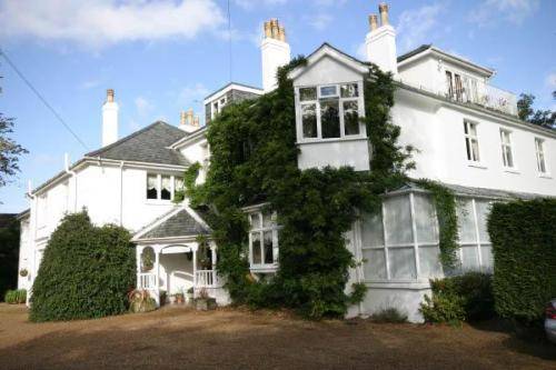 Fines Bayliwick Hotel
