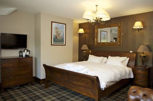 Mayflower Bar, Eatery and Boutique Inn