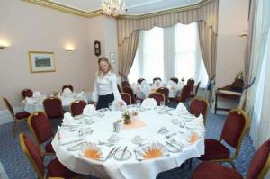 Chatsworth Hotel