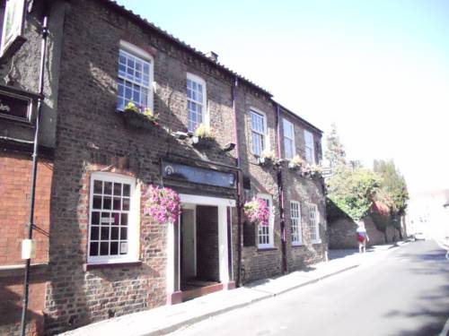 Coach House Hotel
